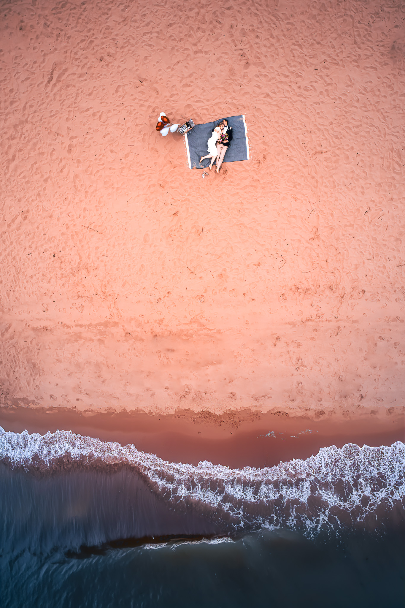 20240515DJI_0271-topaz-denoiseraw-sharpen-Edit-3 HOCHZEITSFOTO-IDEEN Brautpaatshooting Elbe Strand
