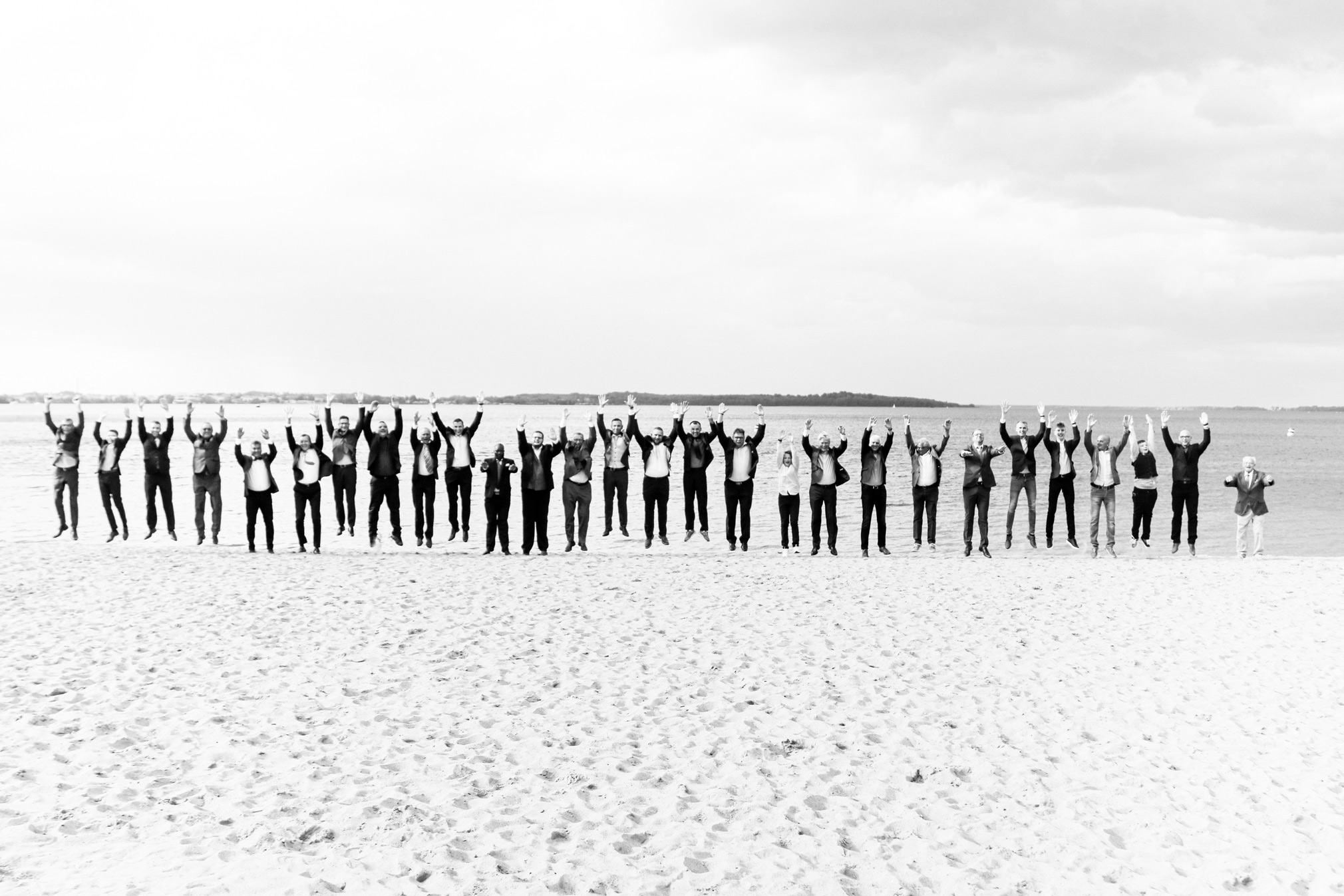 5B6A0824 kreatives Gruppenfoto Hochzeit