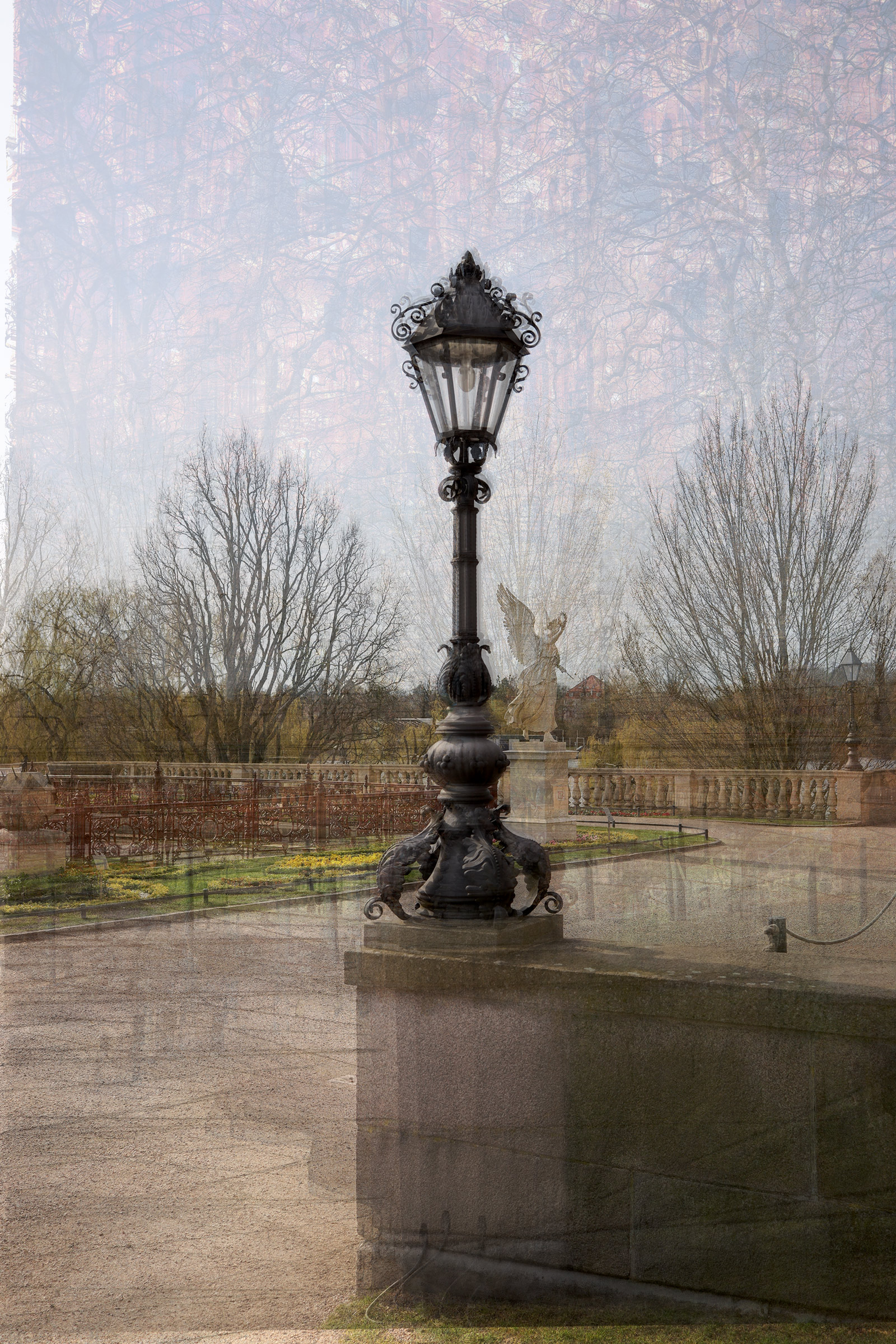 754A2462-Bearbeitet Arbeitsweise von Pep Ventosa, Laterne im Schweriner Schlossgarten