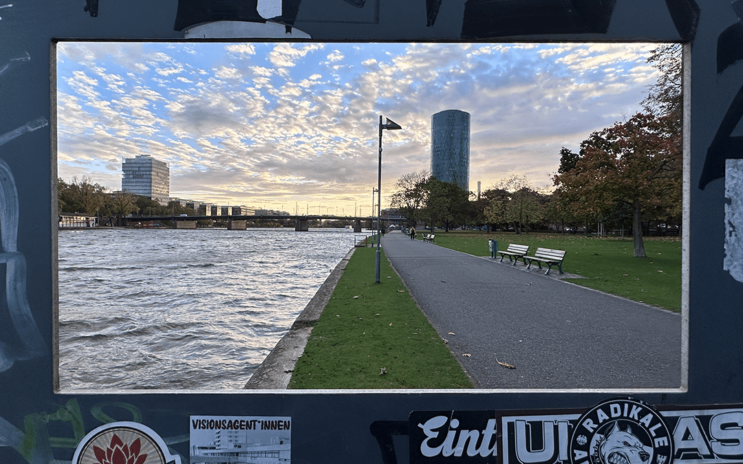 Durch einen Rahmen fotografieren